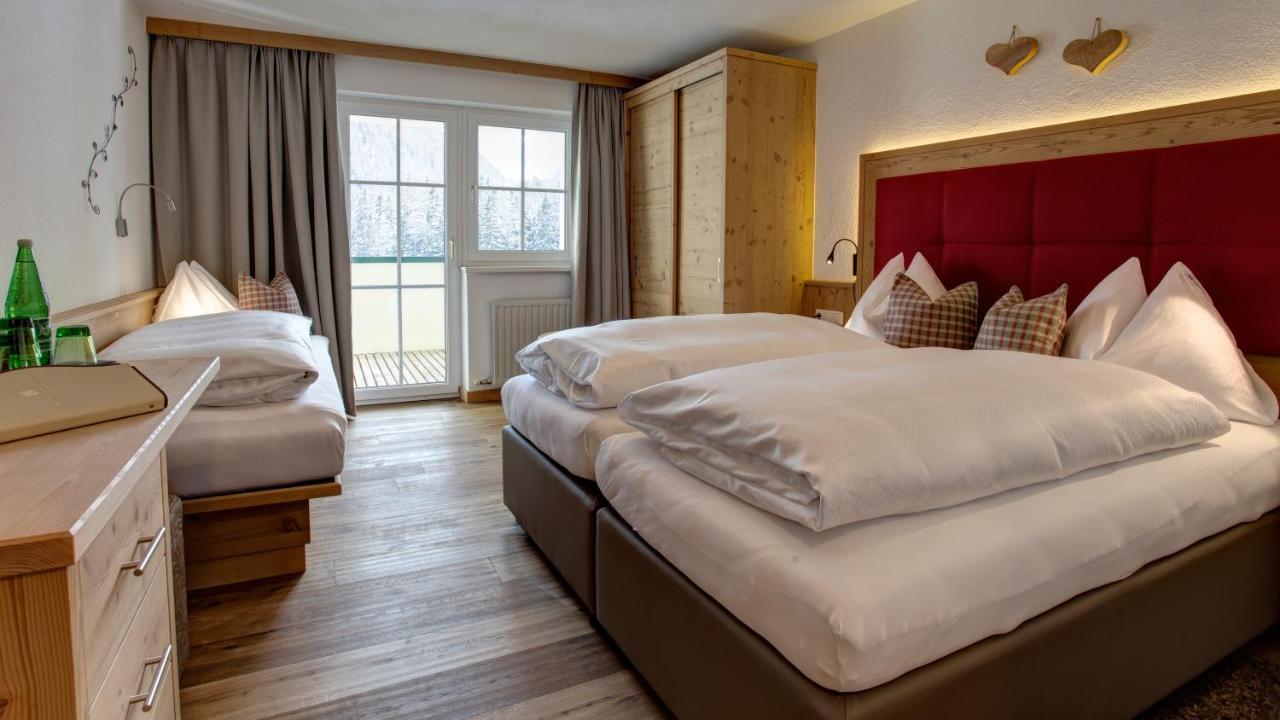 Hotel Garni - Restaurant Kaminstube Sankt Anton am Arlberg Exteriör bild