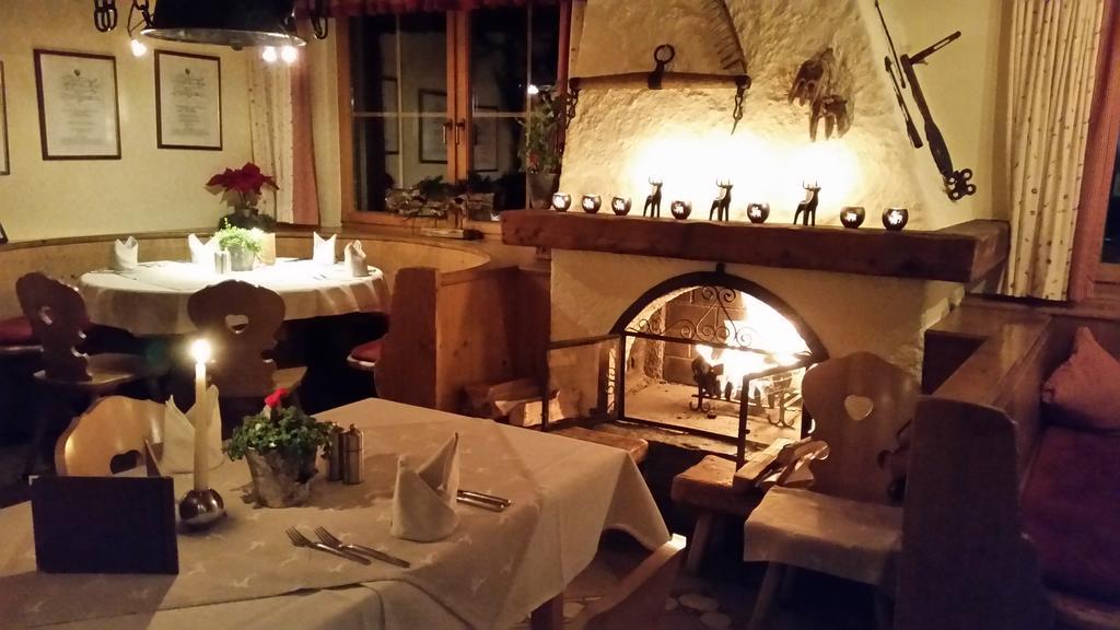 Hotel Garni - Restaurant Kaminstube Sankt Anton am Arlberg Exteriör bild