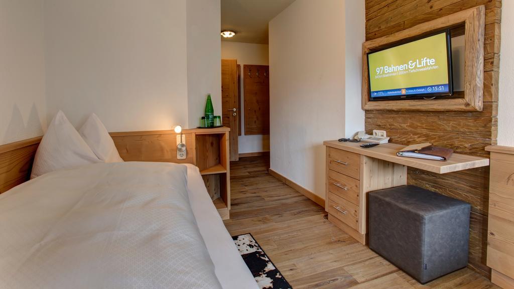 Hotel Garni - Restaurant Kaminstube Sankt Anton am Arlberg Exteriör bild