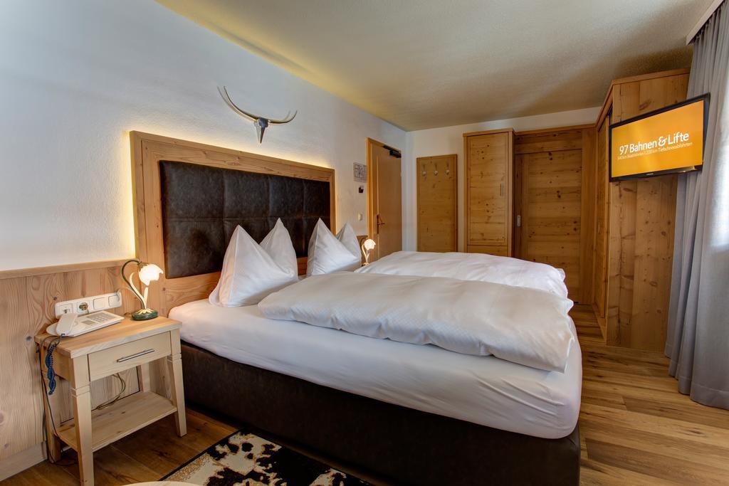 Hotel Garni - Restaurant Kaminstube Sankt Anton am Arlberg Exteriör bild